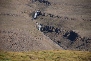 Каскад водопадов на притоке Бучарамы.